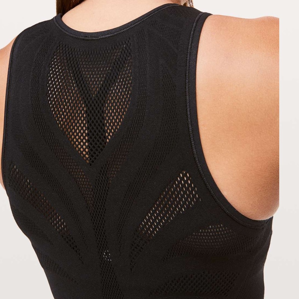 NEW!! Lululemon Reveal Crop Top *En Avante-Black Sz 4 *Rare*